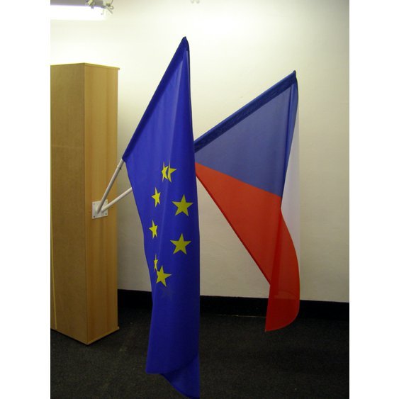 Kompletní držák včetně vlajek ČR a EU 